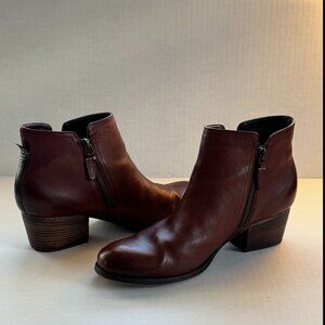 Clarks Ramie Maypearl Brown Leather Ankle Booties womens size 10